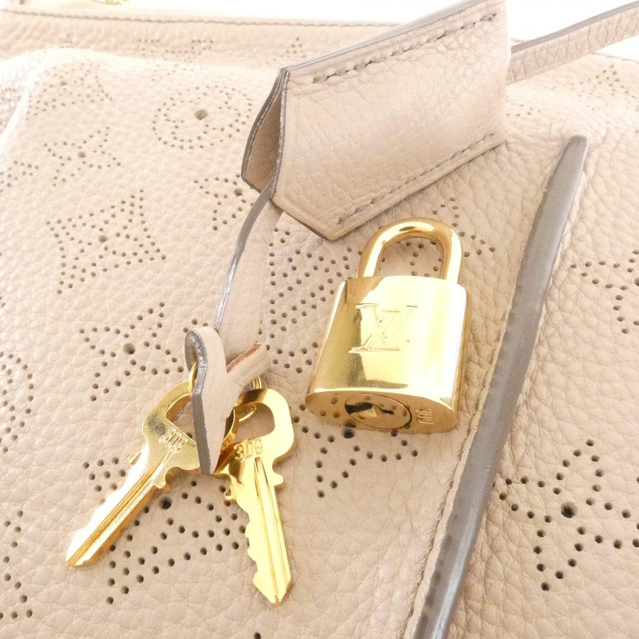 ルイヴィトン マヒナ セレネ MM M97141 ショルダーバッグ