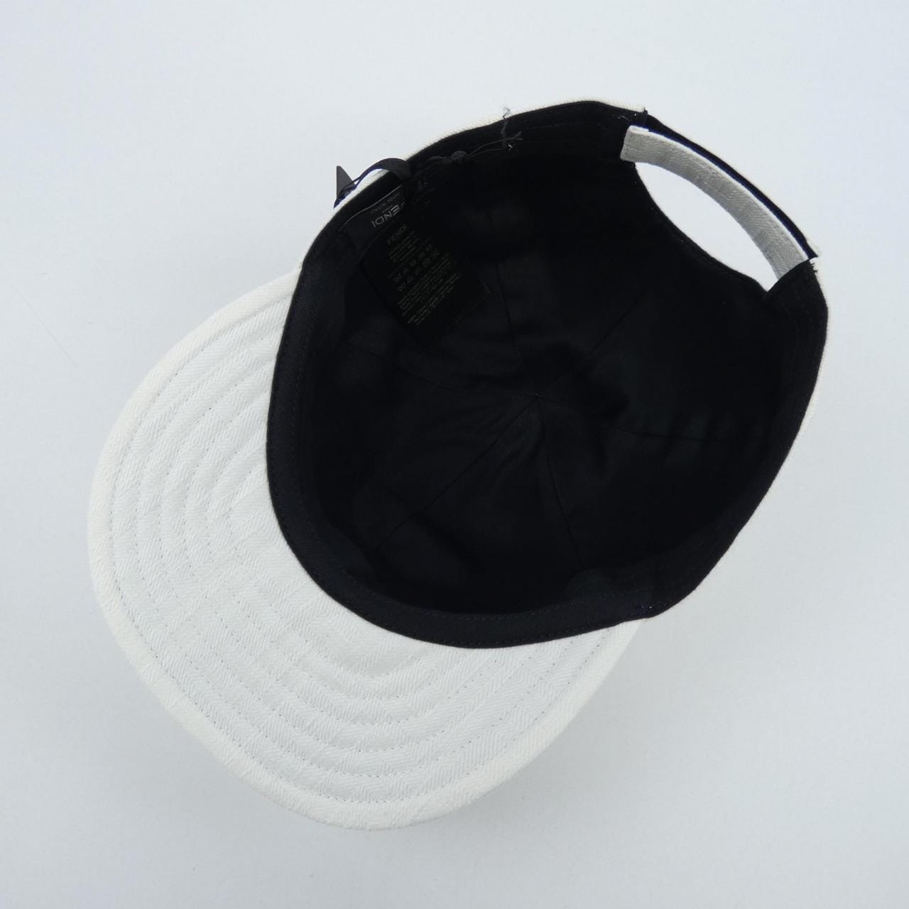 フェンディ FENDI FXQ964 AN9U キャップ