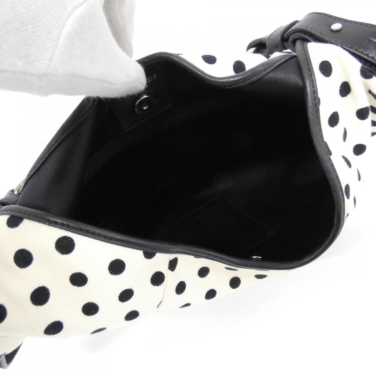 イヴサンローラン 135202 FB11N ショルダーバッグ