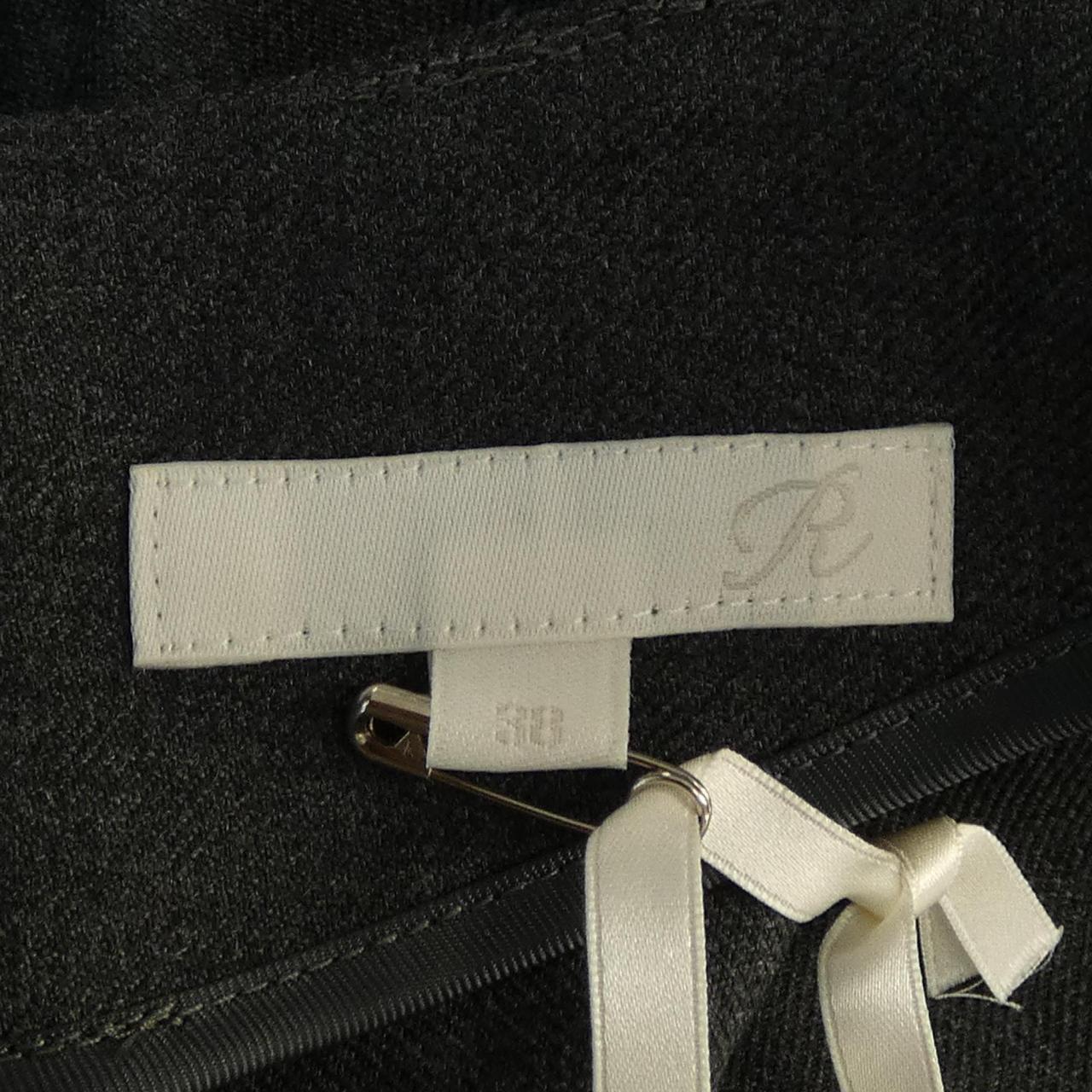 アール R ワンピース