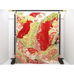 振袖　友禅金彩加工　刺繍入り絞り入り