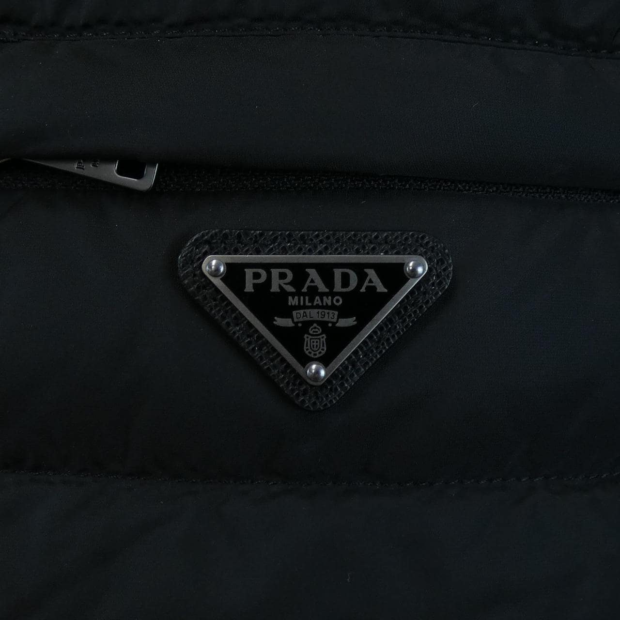 プラダ PRADA トライアングルロゴ SGC933 SOOO 1WQ9 ダウンジャケット
