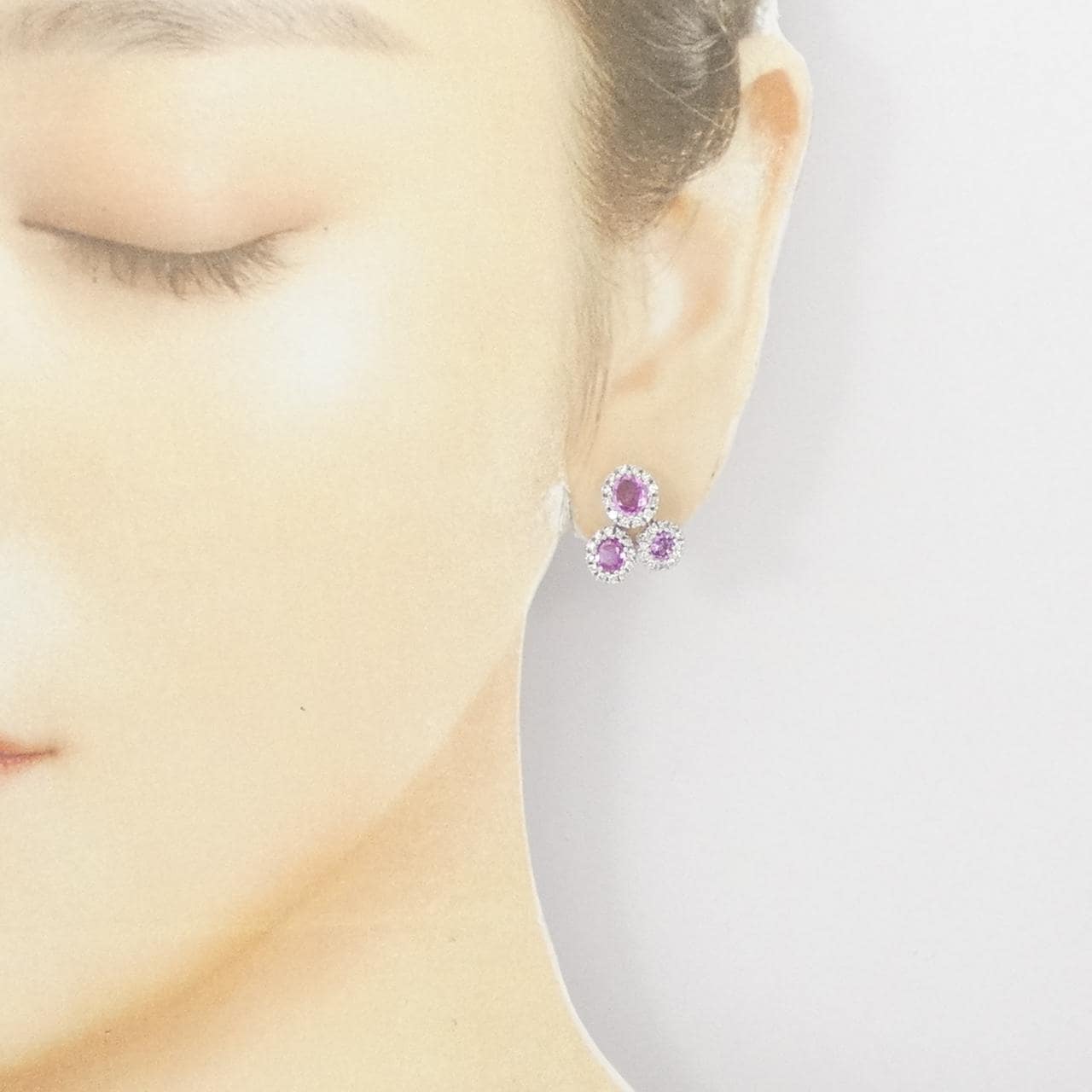 K18WG Sapphire Earrings 2.60CT