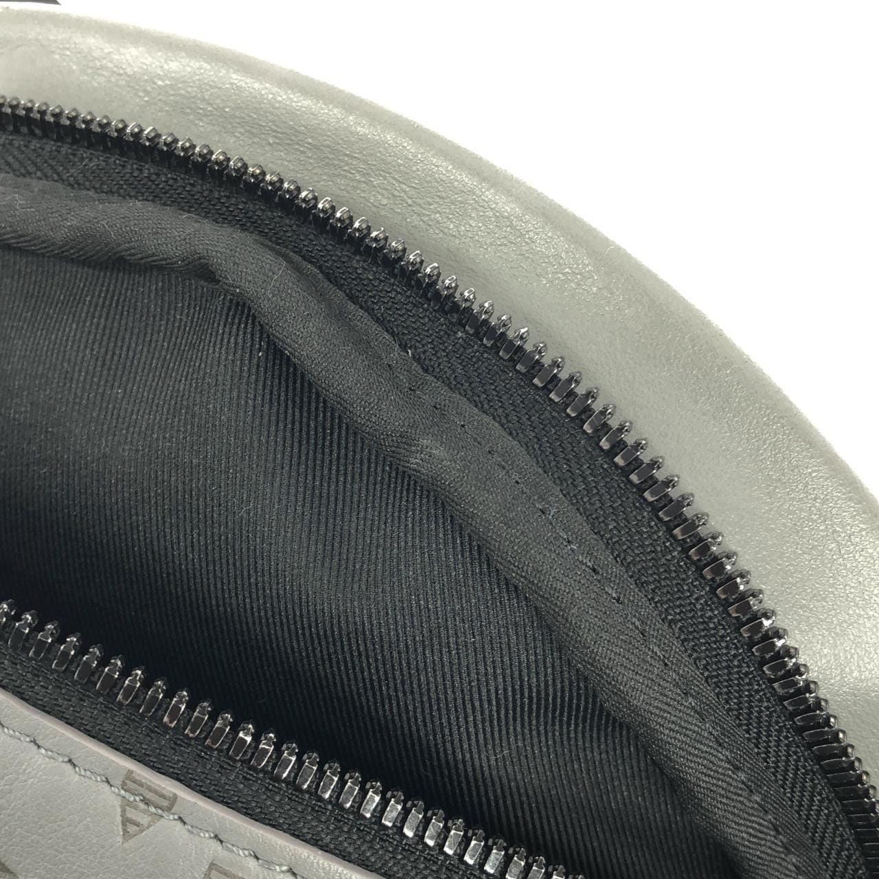 ルイヴィトン モノグラム シャドウ ディスカバリー バムバッグ PM M46108 ショルダーバッグ