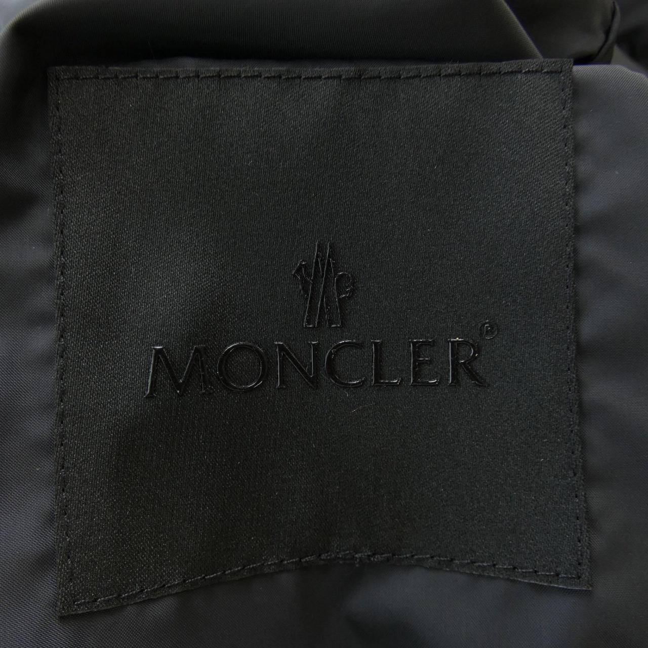 モンクレール MONCLER ダウンジャケット