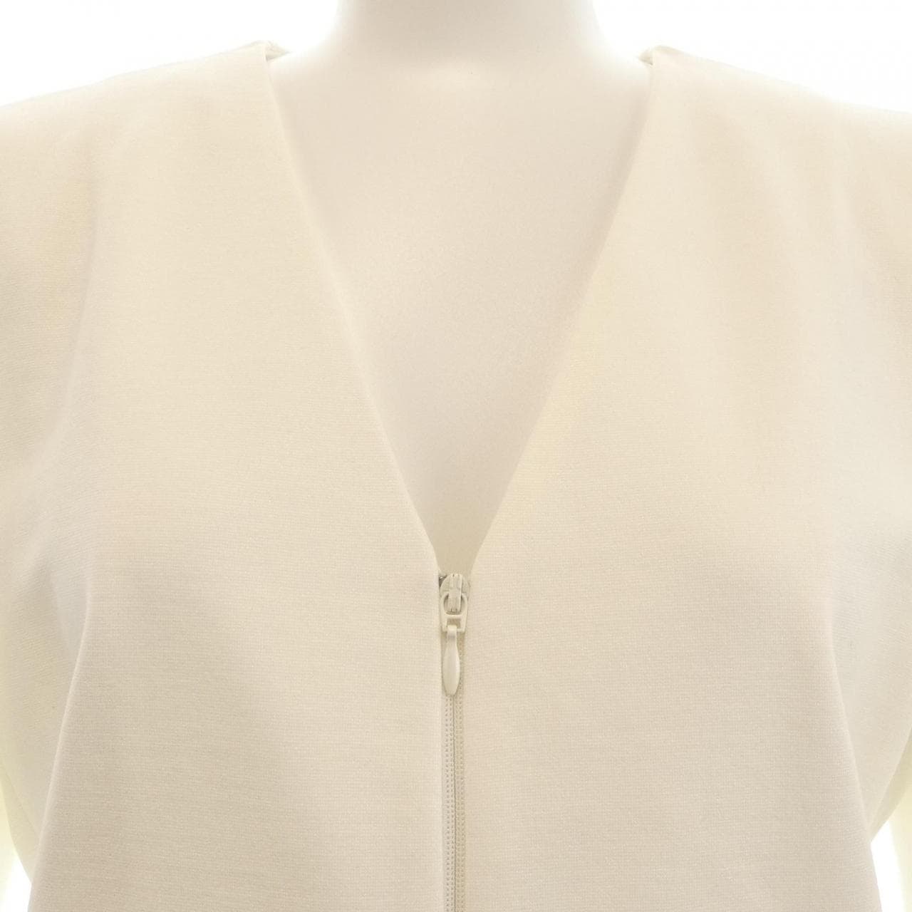 エンポリオアルマーニ EMPORIO ARMANI トップス