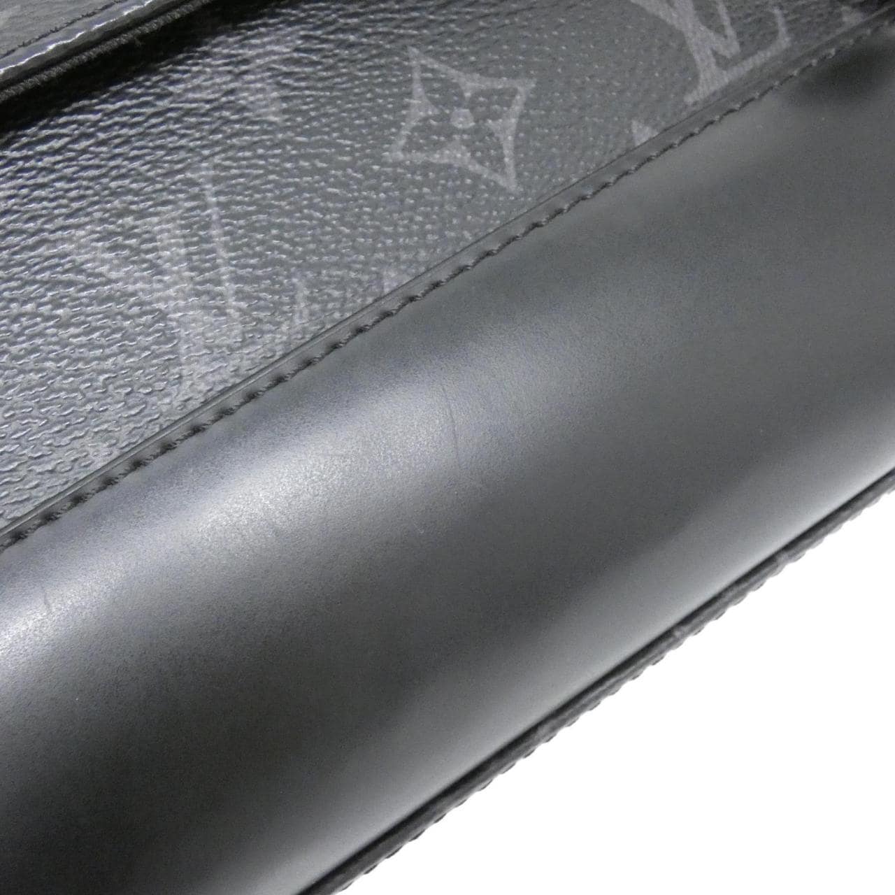 ルイヴィトン モノグラム エクリプス メッセンジャー ヴォワヤージュ PM M40511 ショルダーバッグ