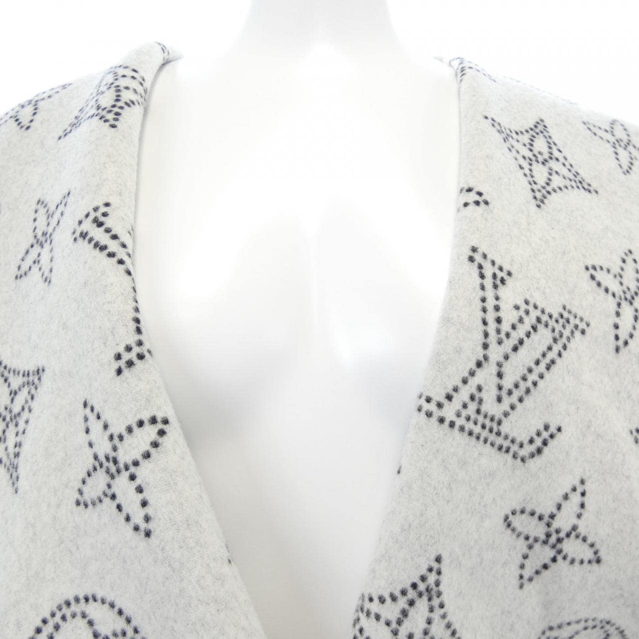 ルイヴィトン LOUIS VUITTON リバーシブルマヒナモノグラムラップコート FOCO04R90 コート