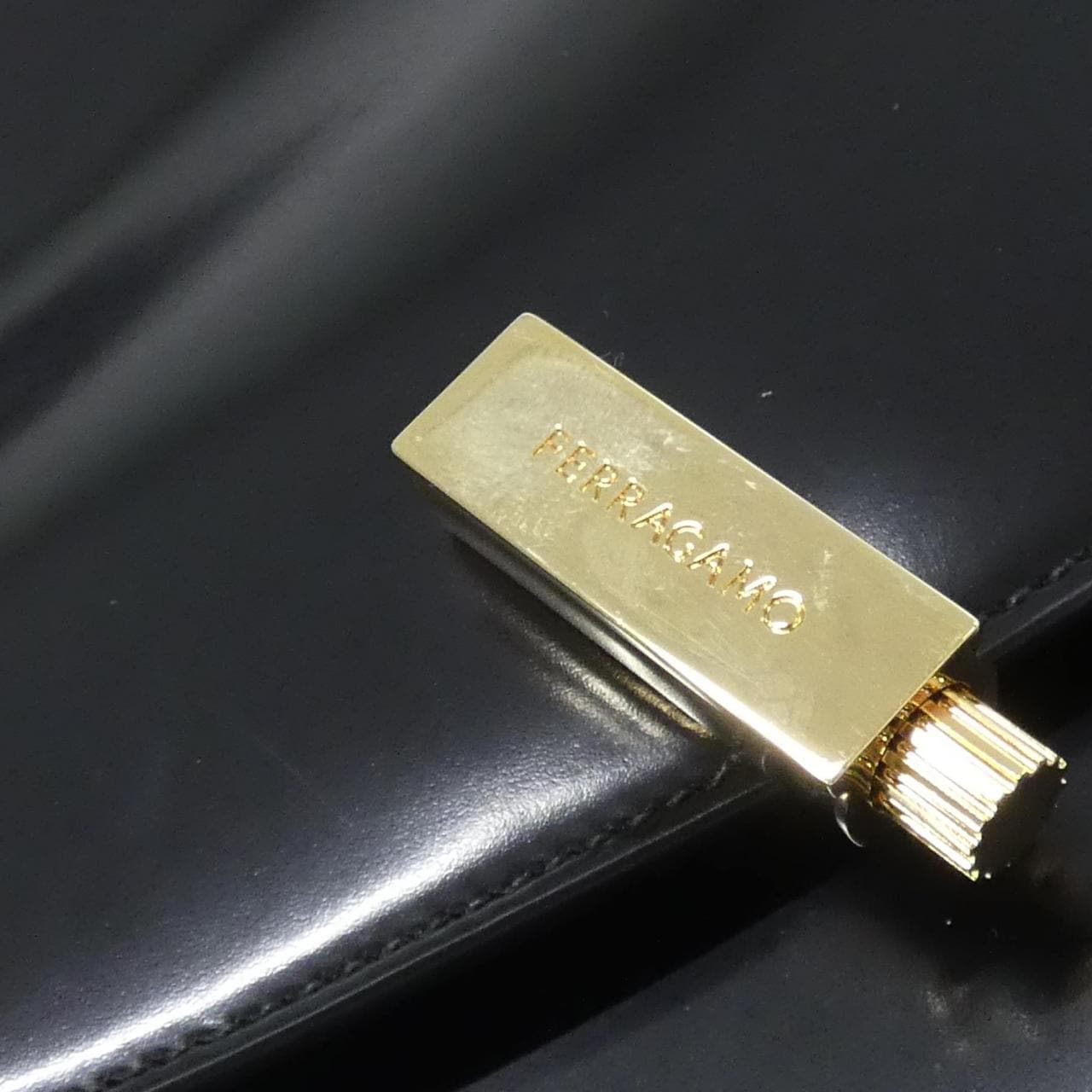 サルヴァトーレフェラガモ 21 8341 バッグ