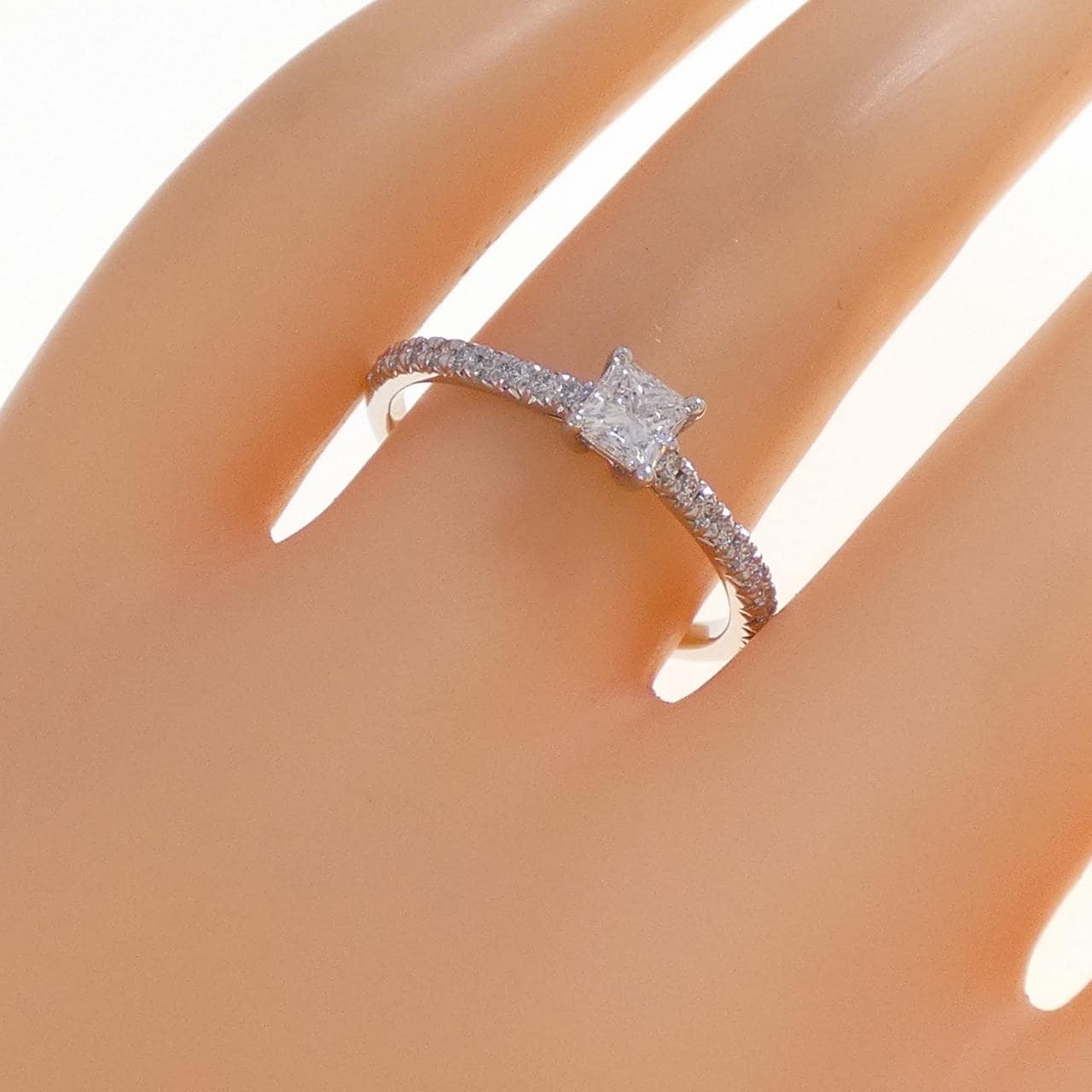 ティファニー ノヴォ リング 0.32CT F VVS2