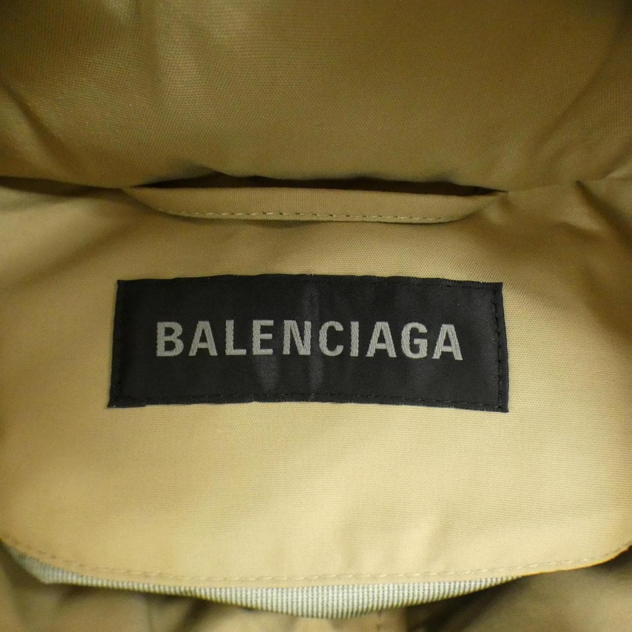 バレンシアガ BALENCIAGA 556168 TCO11 ブルゾン