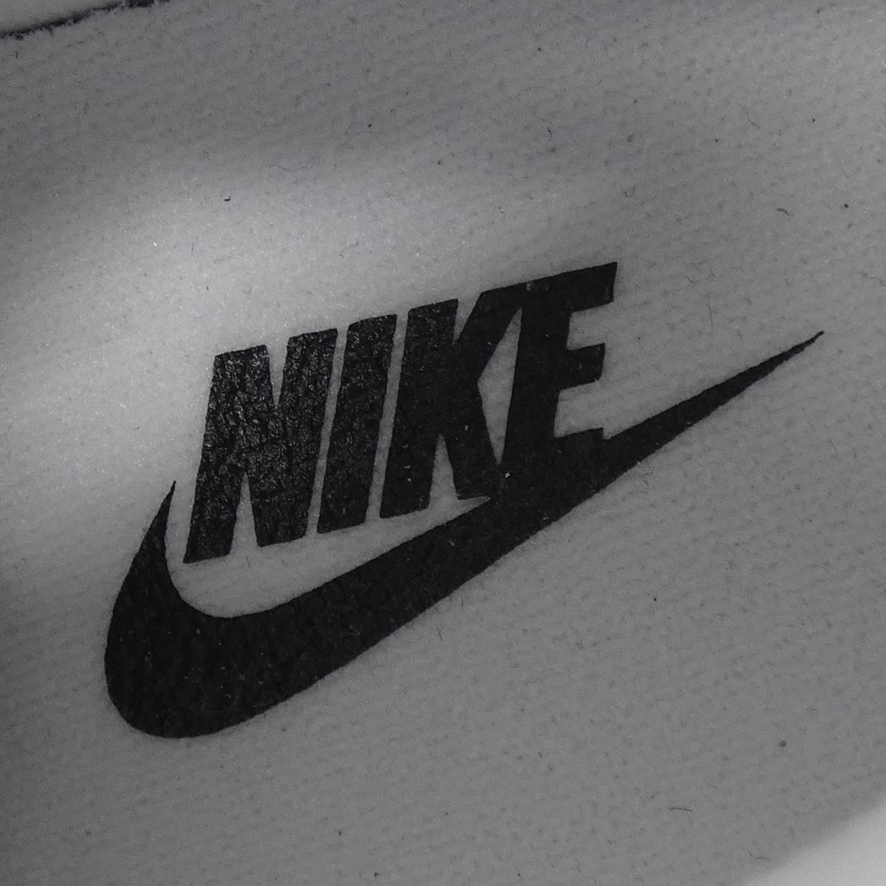 ナイキ NIKE 718896-001 スニーカー