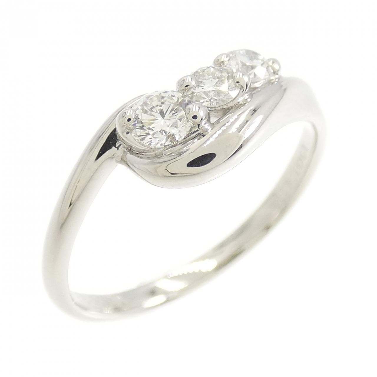 PT スリーストーン ダイヤモンド リング 0.30CT