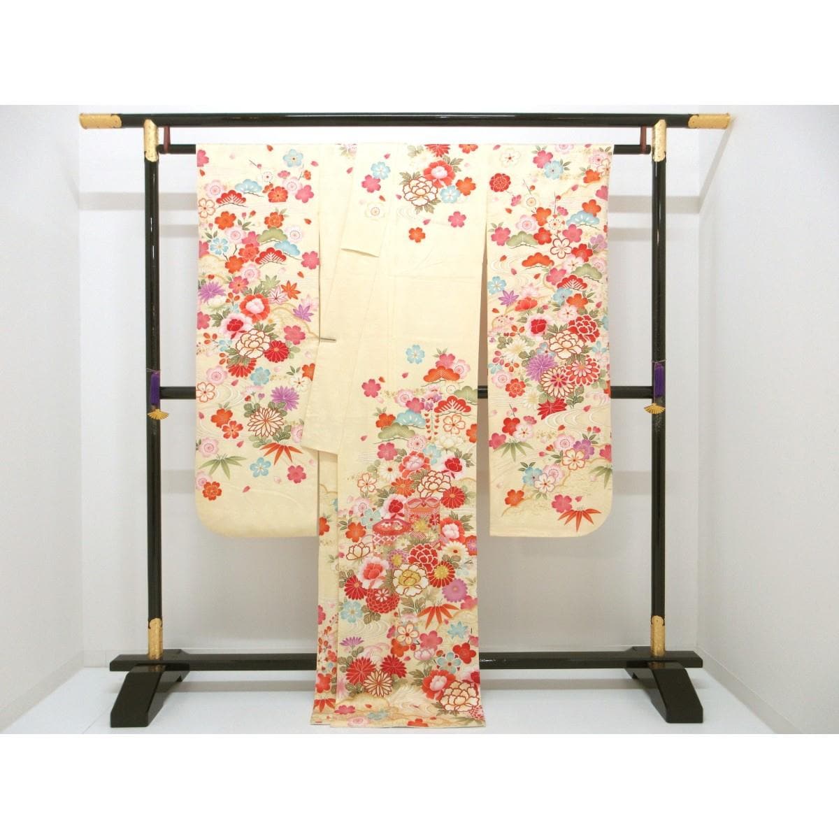 振袖　友禅金彩加工　刺繍入り