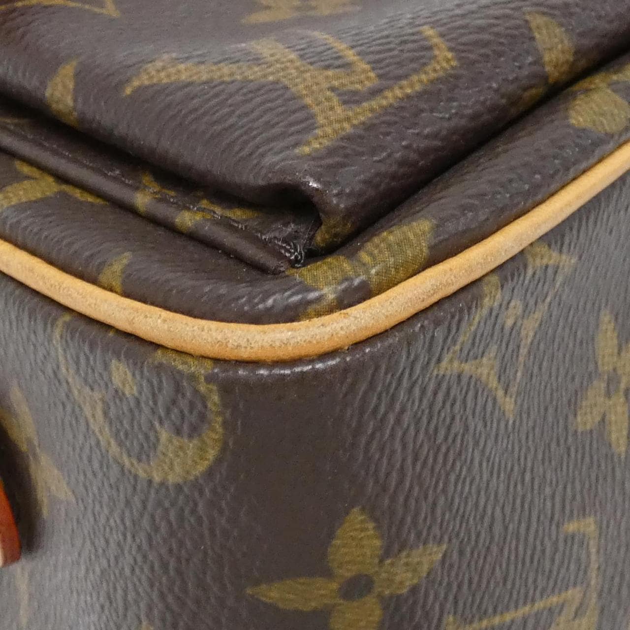 ルイヴィトン モノグラム ヴィバ シテ MM M51164 ショルダーバッグ