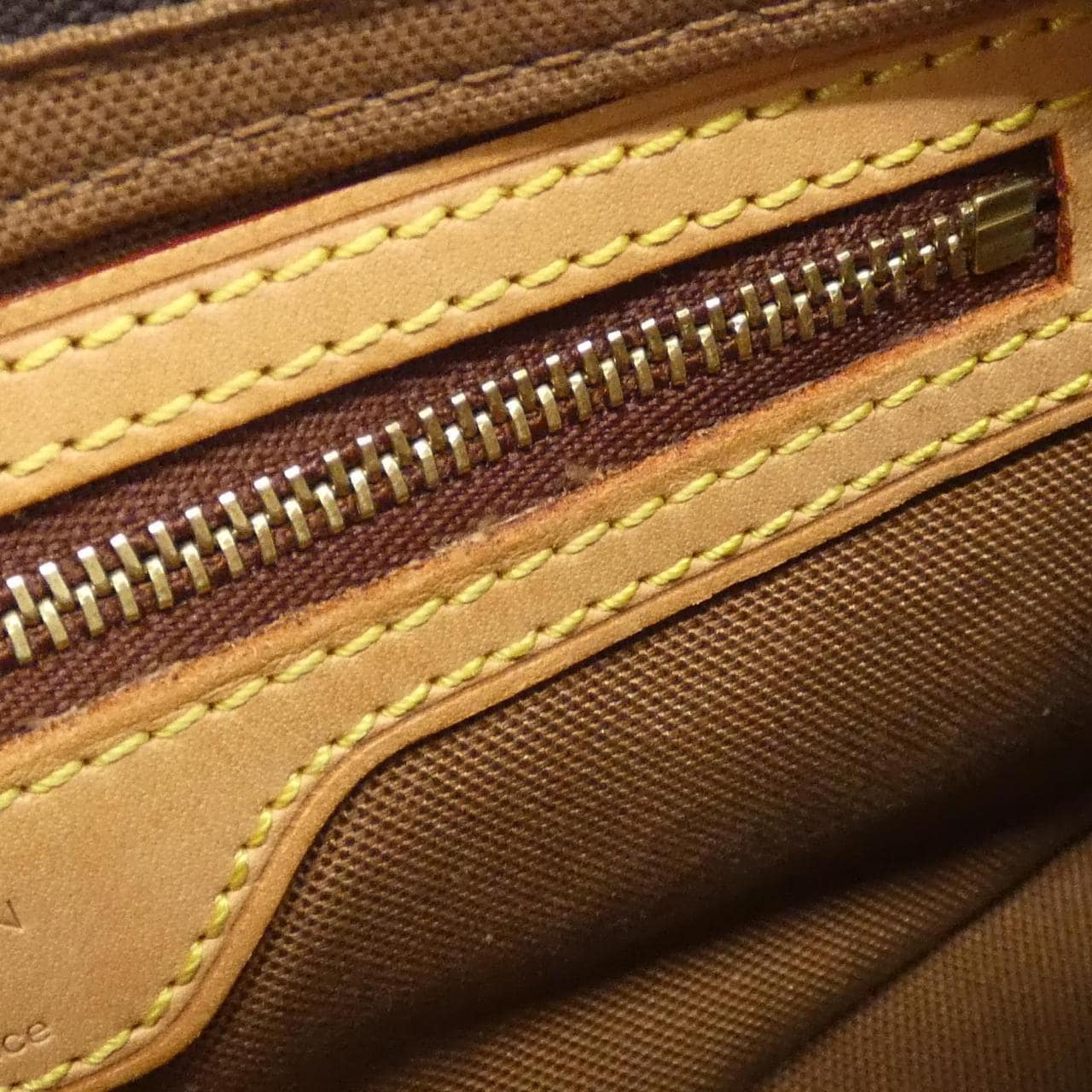 ルイヴィトン モノグラム トロター M51240 ショルダーバッグ