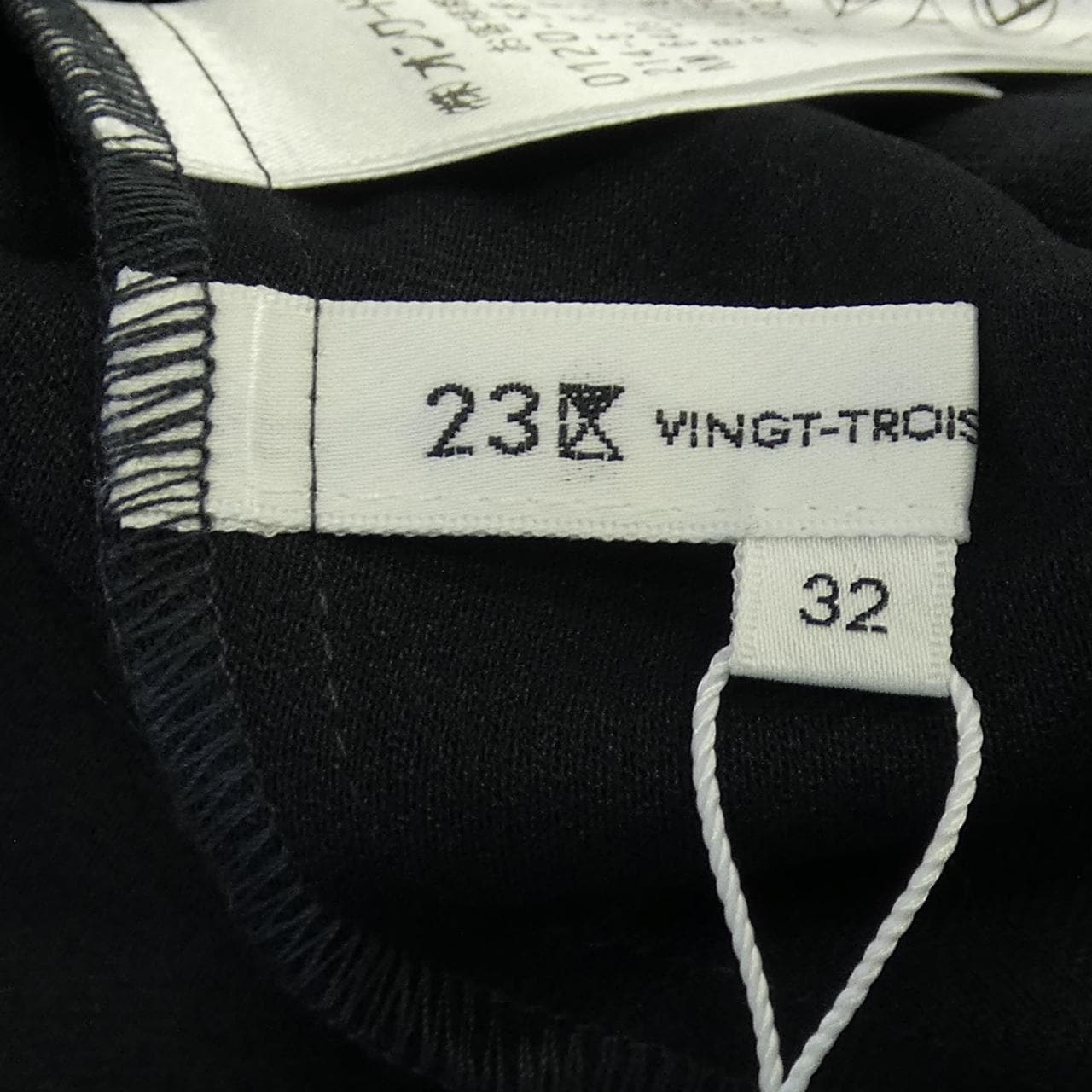 ニジュウサンク 23区 トップス