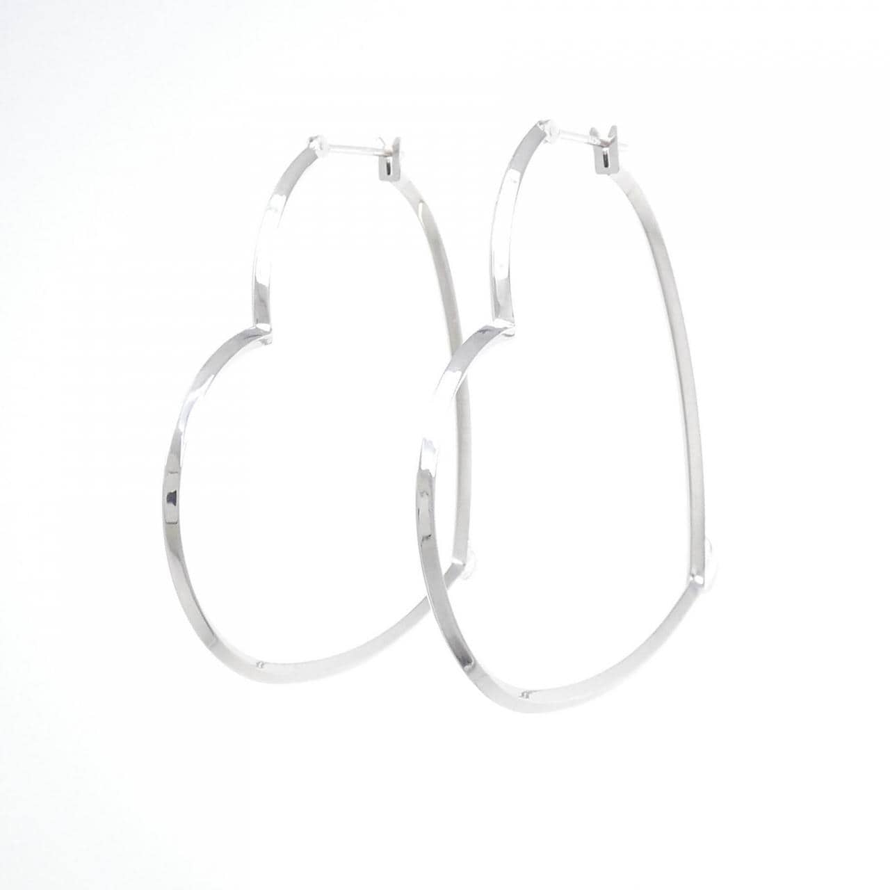 K18WG heart earrings