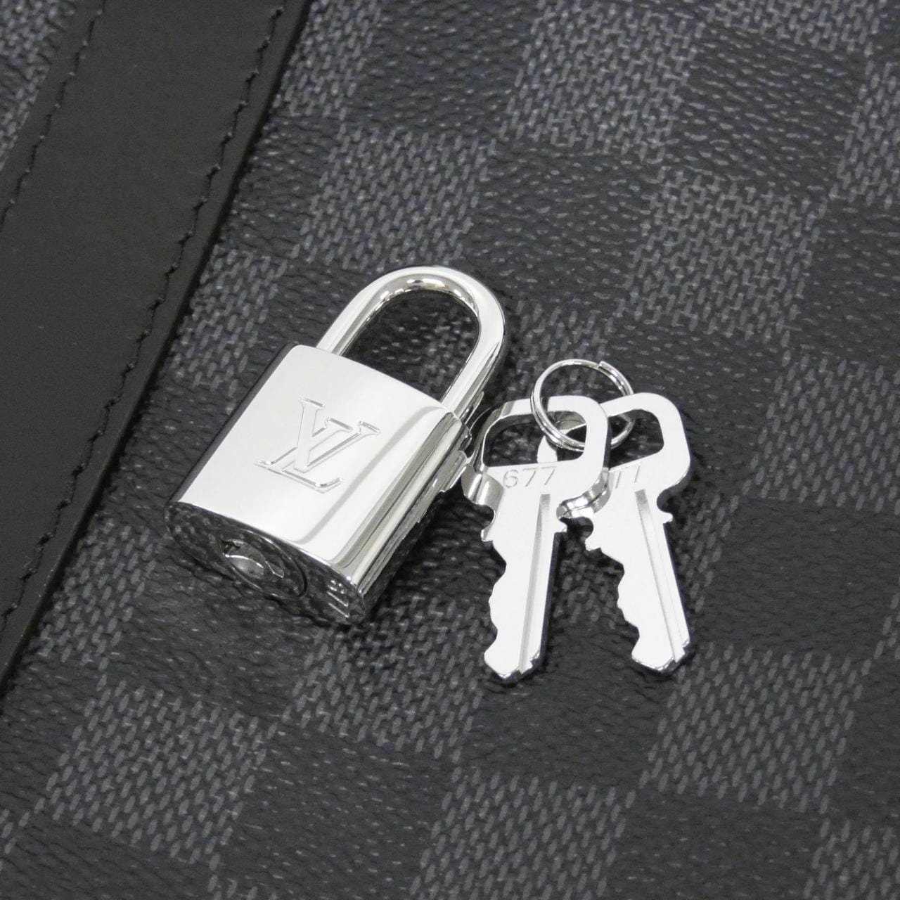 ルイヴィトン ダミエ グラフィット ポルト ドキュマン ヴォワヤージュ N40445 バッグ