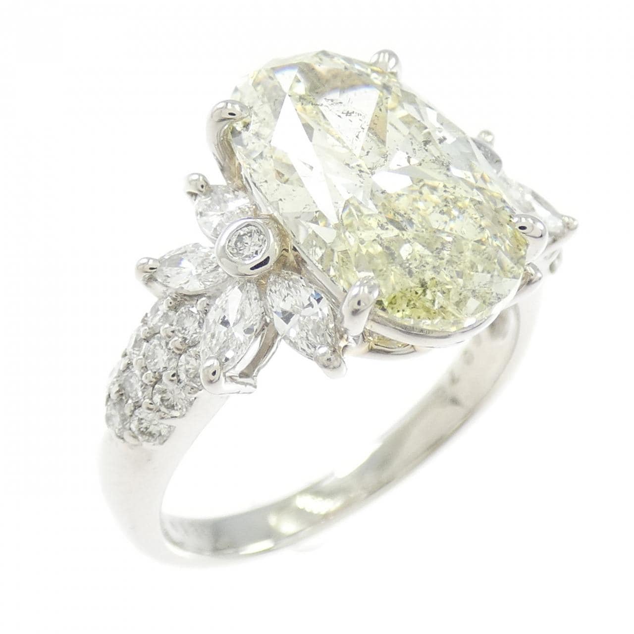PT900 ダイヤモンド リング 4.135CT VLY I1 オーバルカット