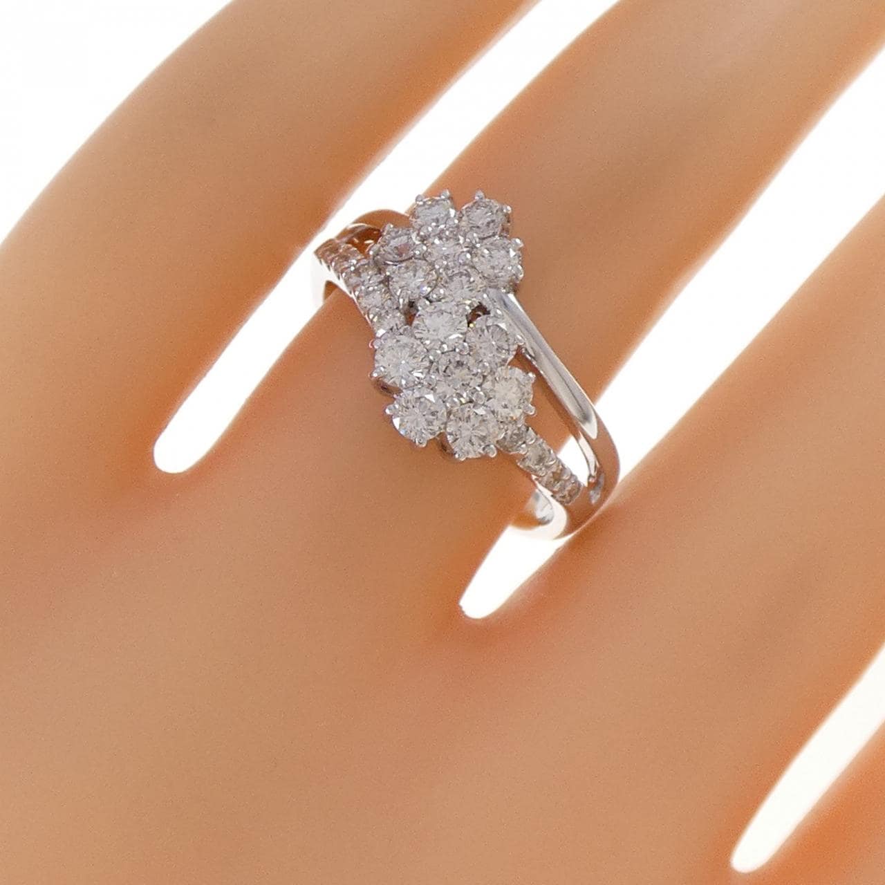 K18WG フラワー ダイヤモンド リング 1.00CT