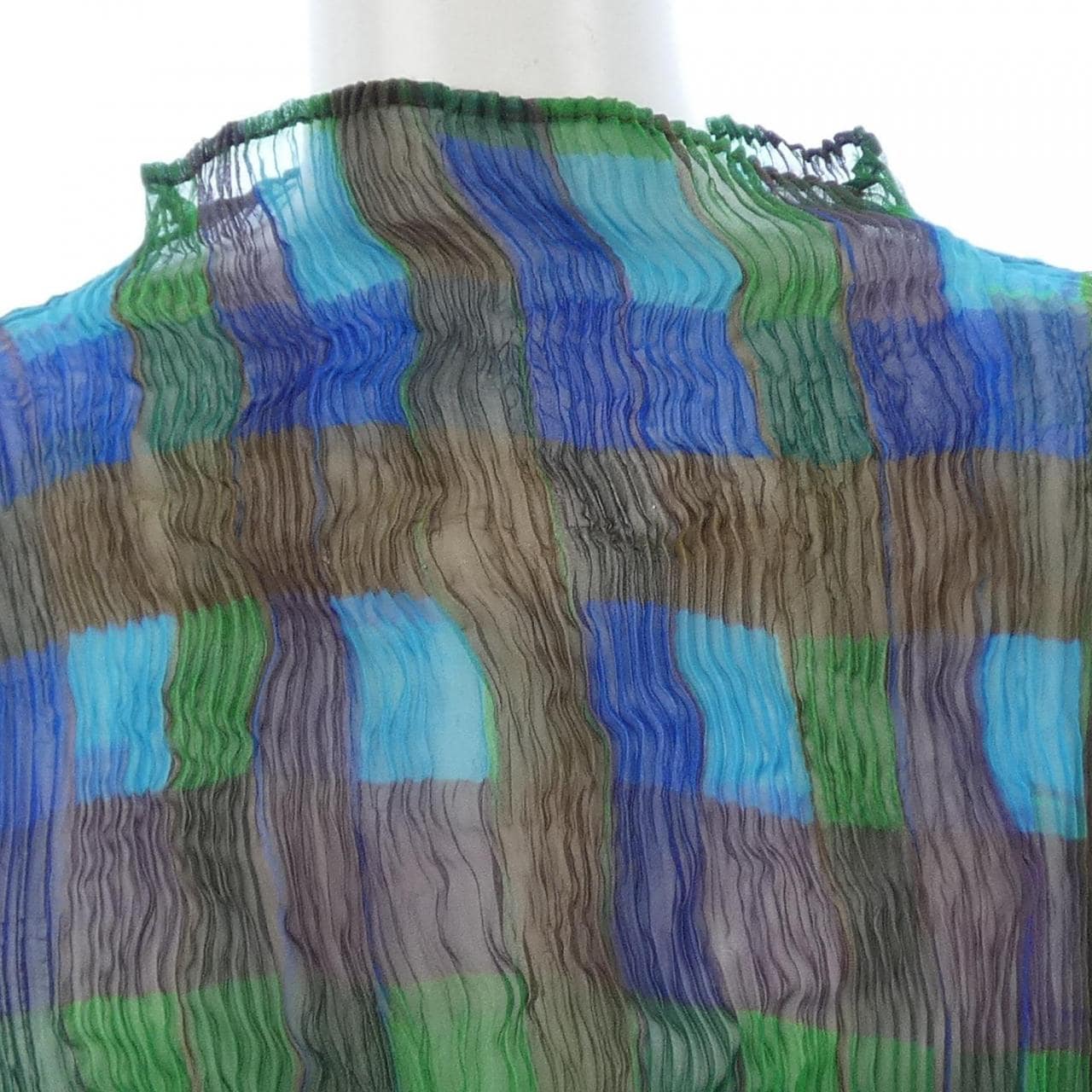 イッセイミヤケ ISSEY MIYAKE IM04FJ927 トップス