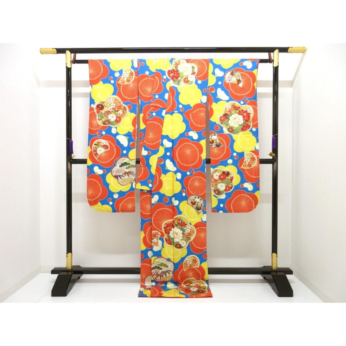 振袖　友禅金彩加工　刺繍入り