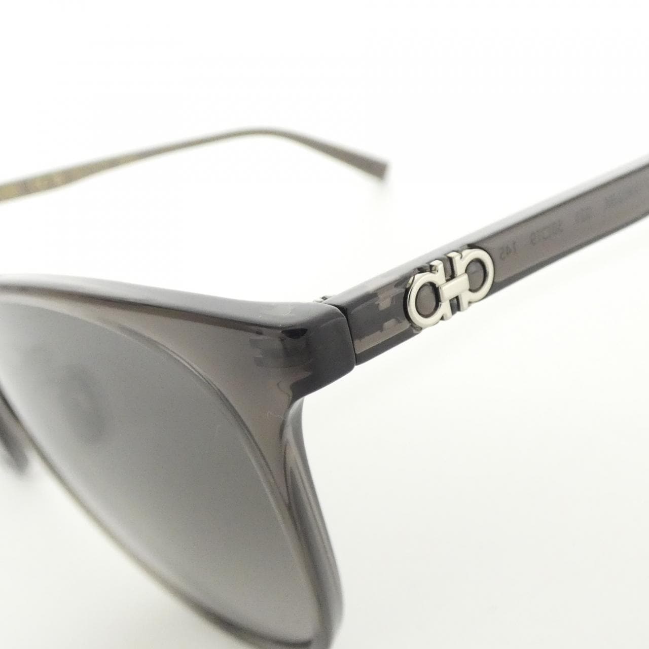 【新品】サルヴァトーレフェラガモ SF1096SLBK サングラス