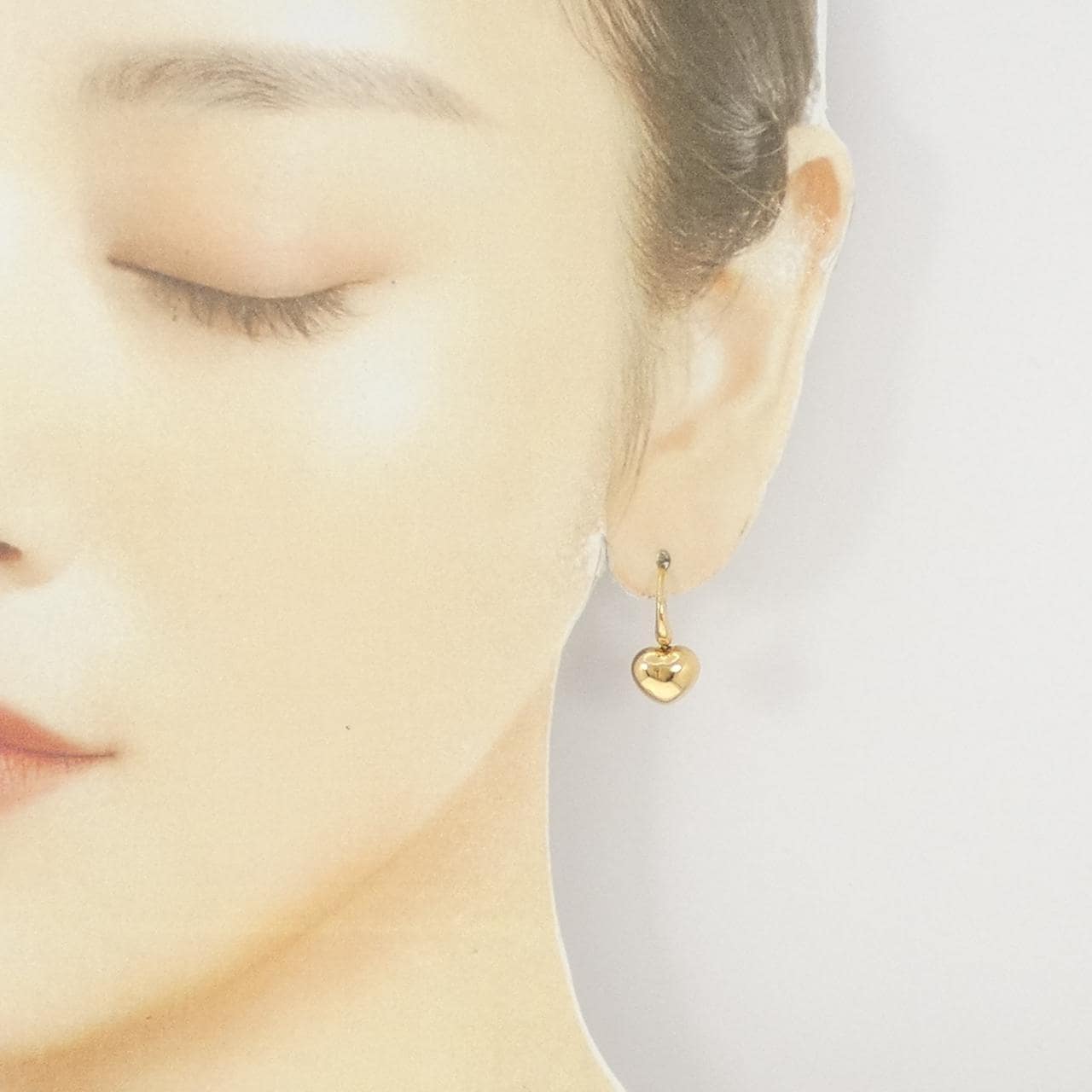 K18YG heart earrings