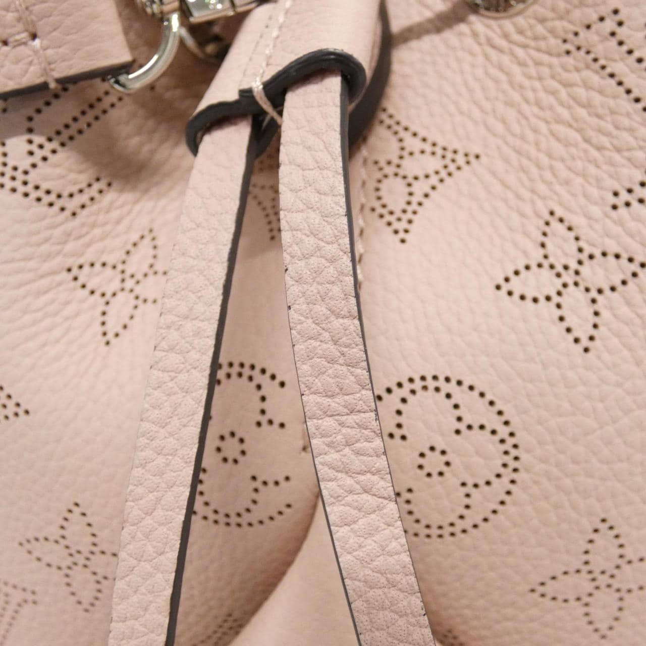 ルイヴィトン マヒナ ベラ M23195 ショルダーバッグ