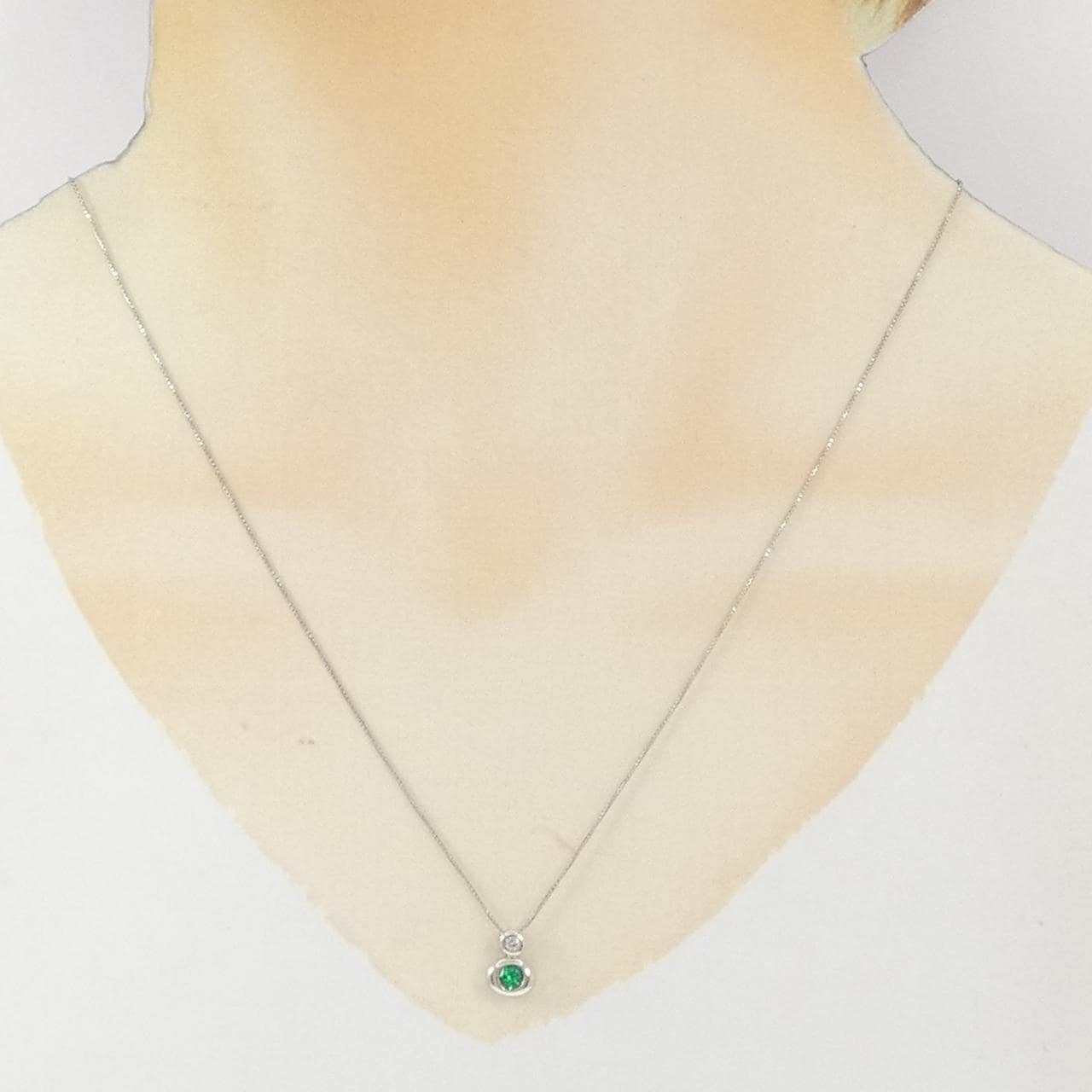 PT900/PT850 エメラルド ネックレス 0.12CT