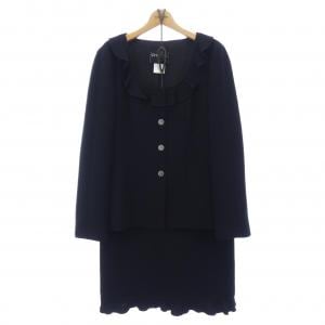 【ヴィンテージ】シャネル CHANEL P14303V07503 99A. スーツ