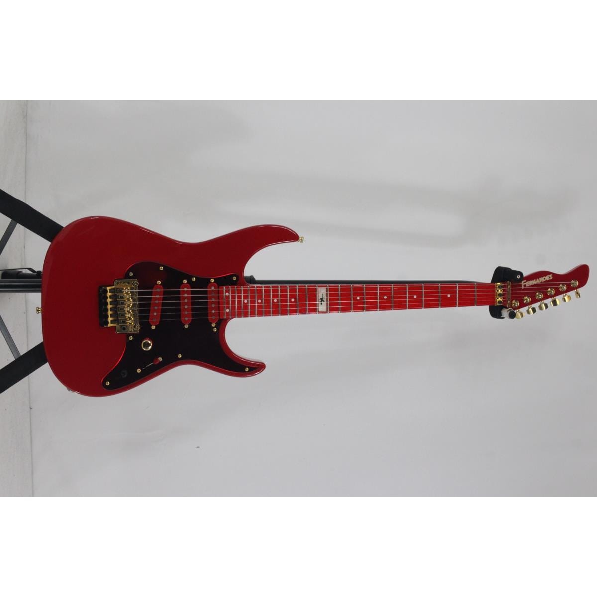 ＦＥＲＮＡＮＤＥＳ　ＬＡ－ＣＵＳＴＯＭ　ＫＫ