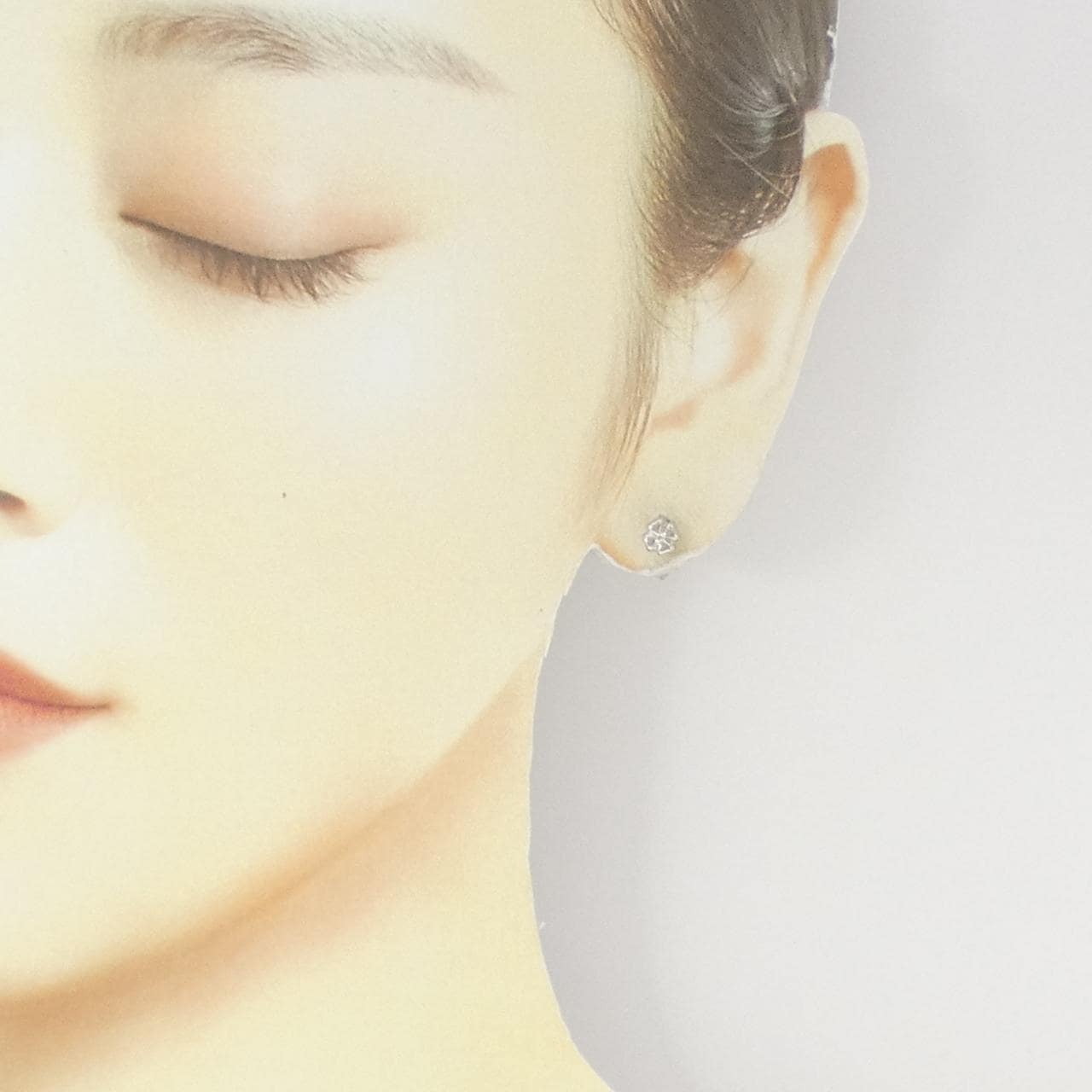 K14WG クローバー ピアス