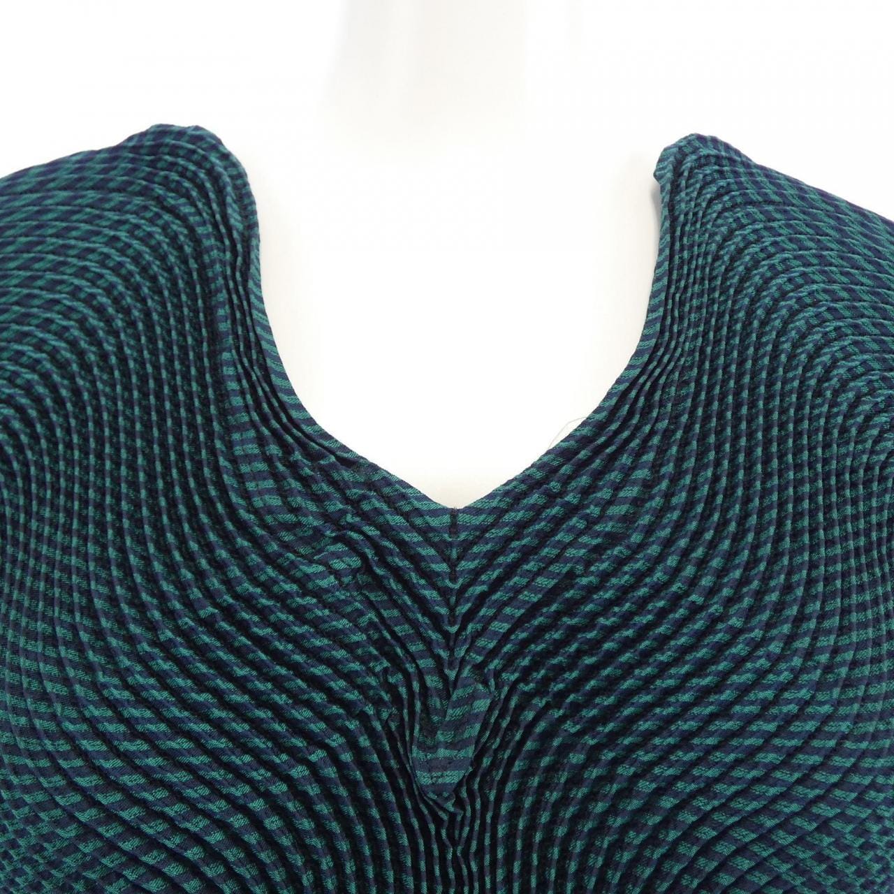 イッセイミヤケ ISSEY MIYAKE IM74FJ517 トップス