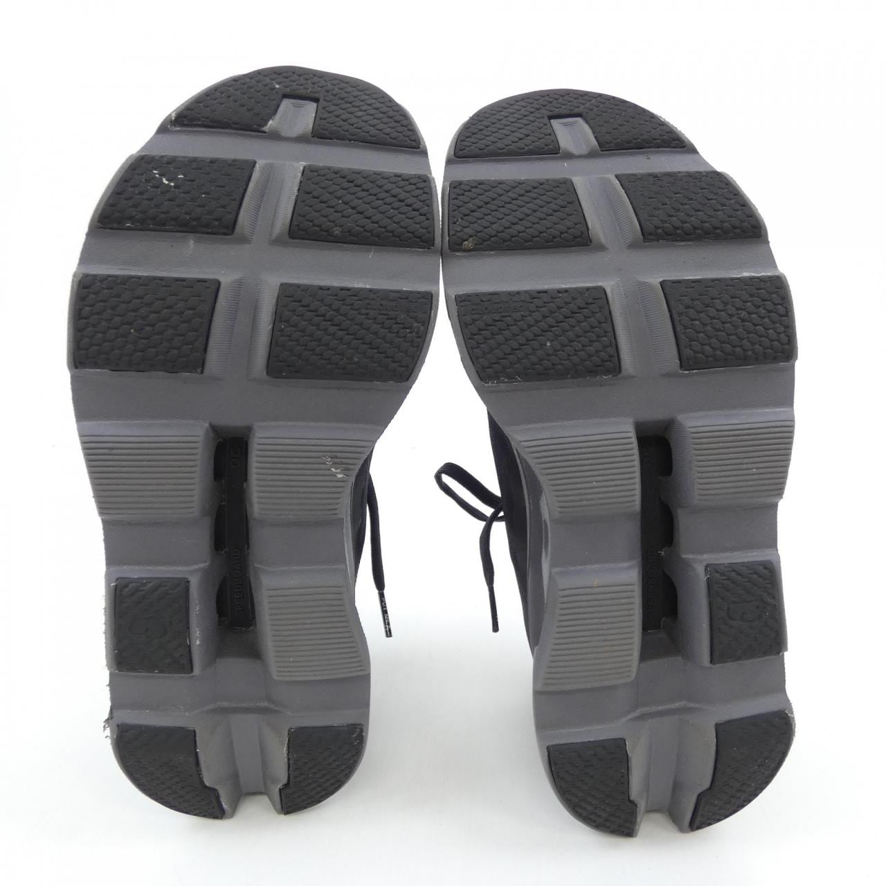 オン On Cloud　Monster スニーカー