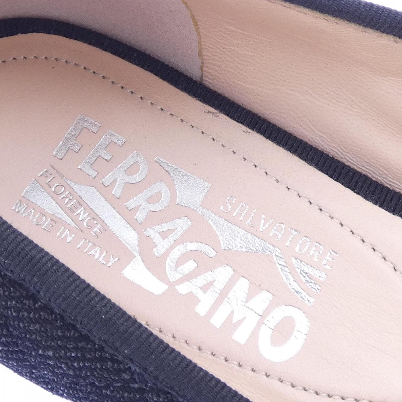 サルヴァトーレフェラガモ SALVATORE FERRAGAMO フラットシューズ