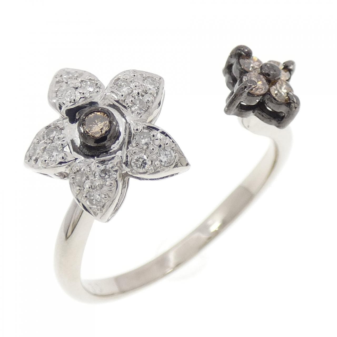 K18WG/K18BG フラワー ダイヤモンド リング 0.30CT
