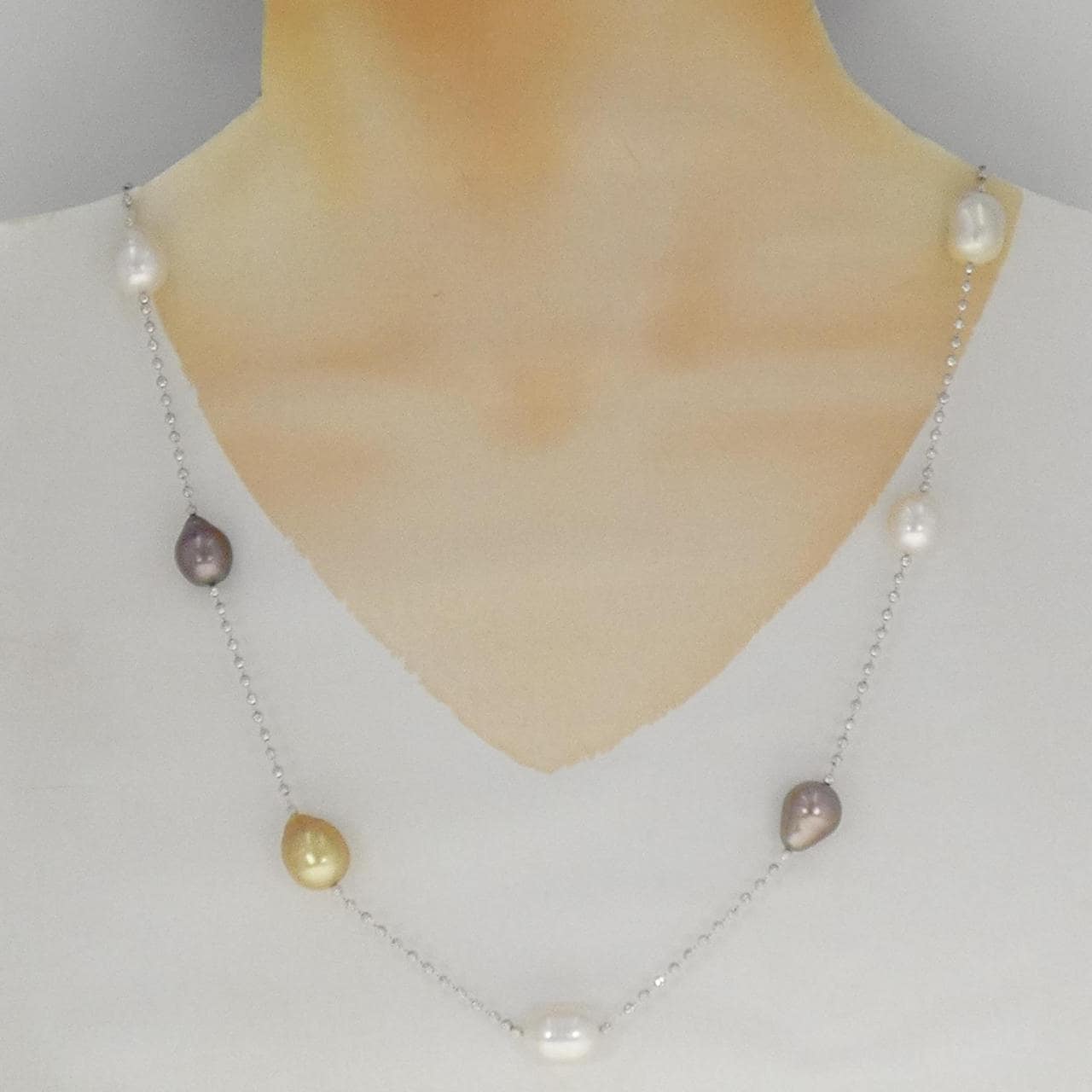 K18WG White Butterfly Pearl necklace