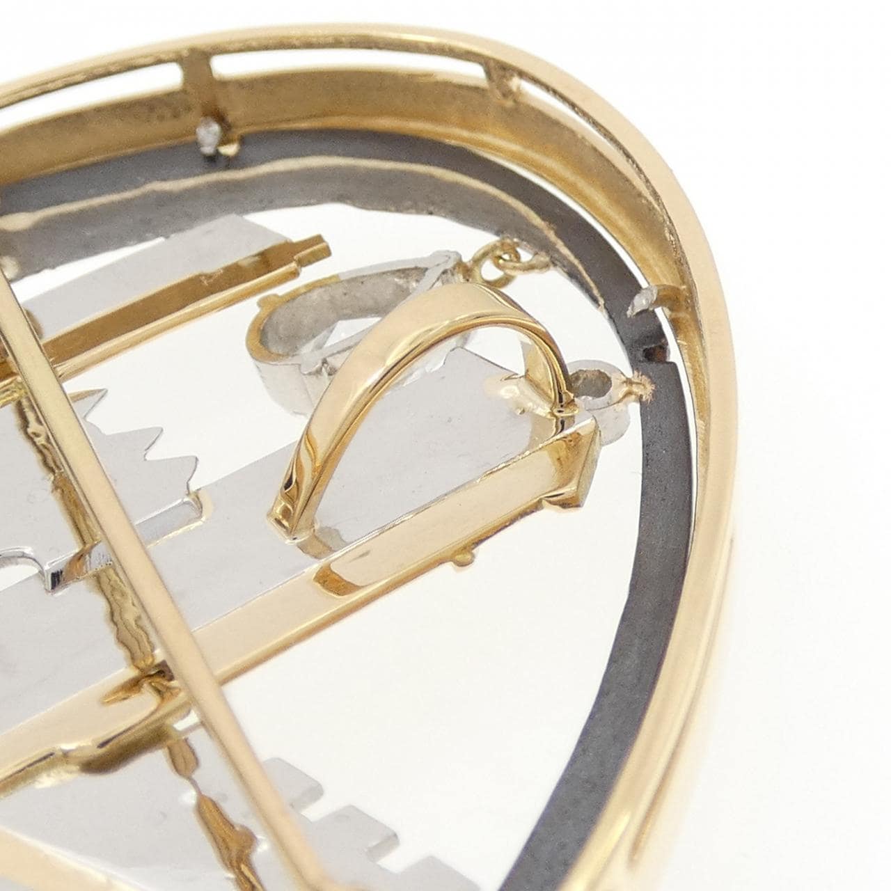 石川暢子 サファイヤ ブローチ 0.69CT