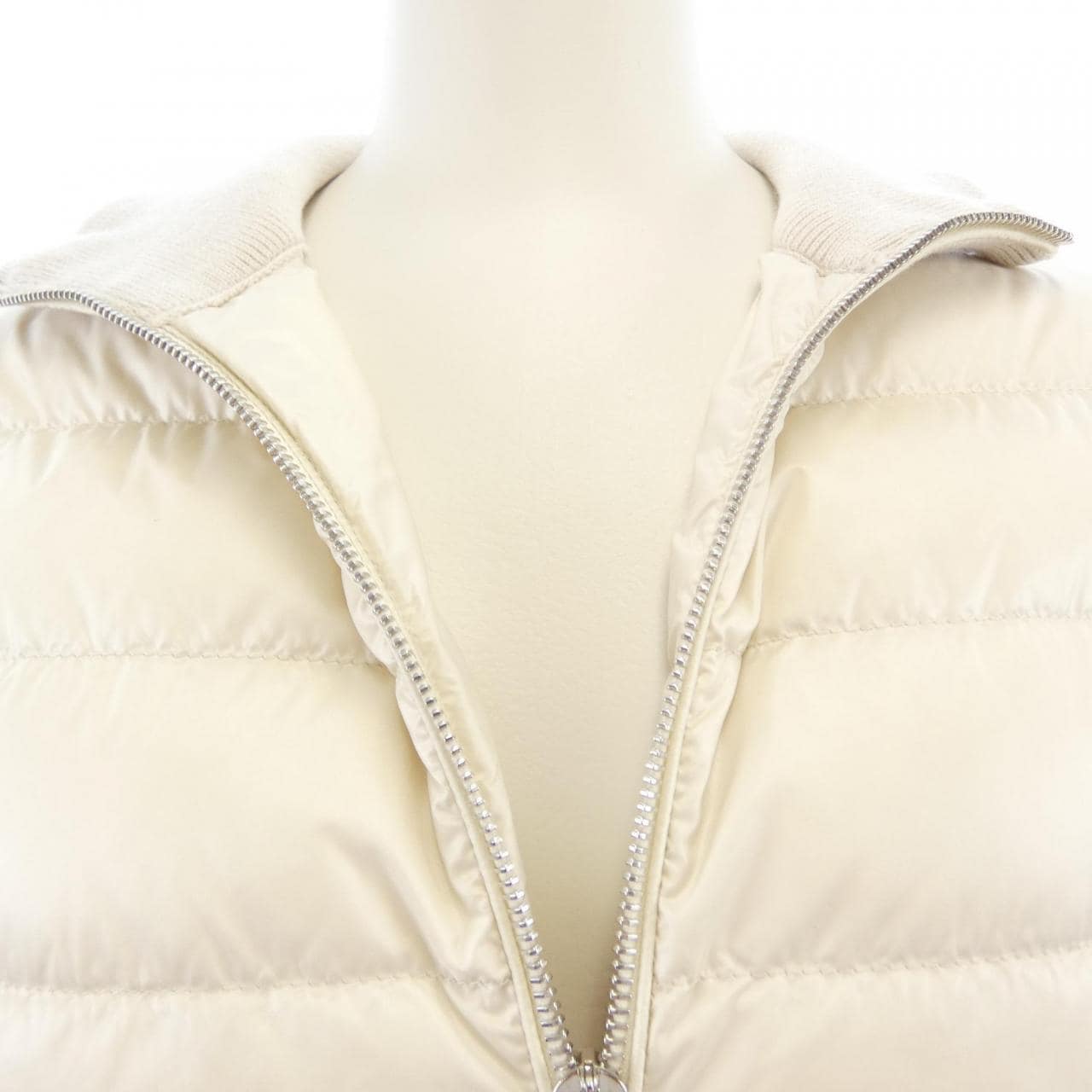 モンクレール MONCLER 20939B00023 ダウンジャケット