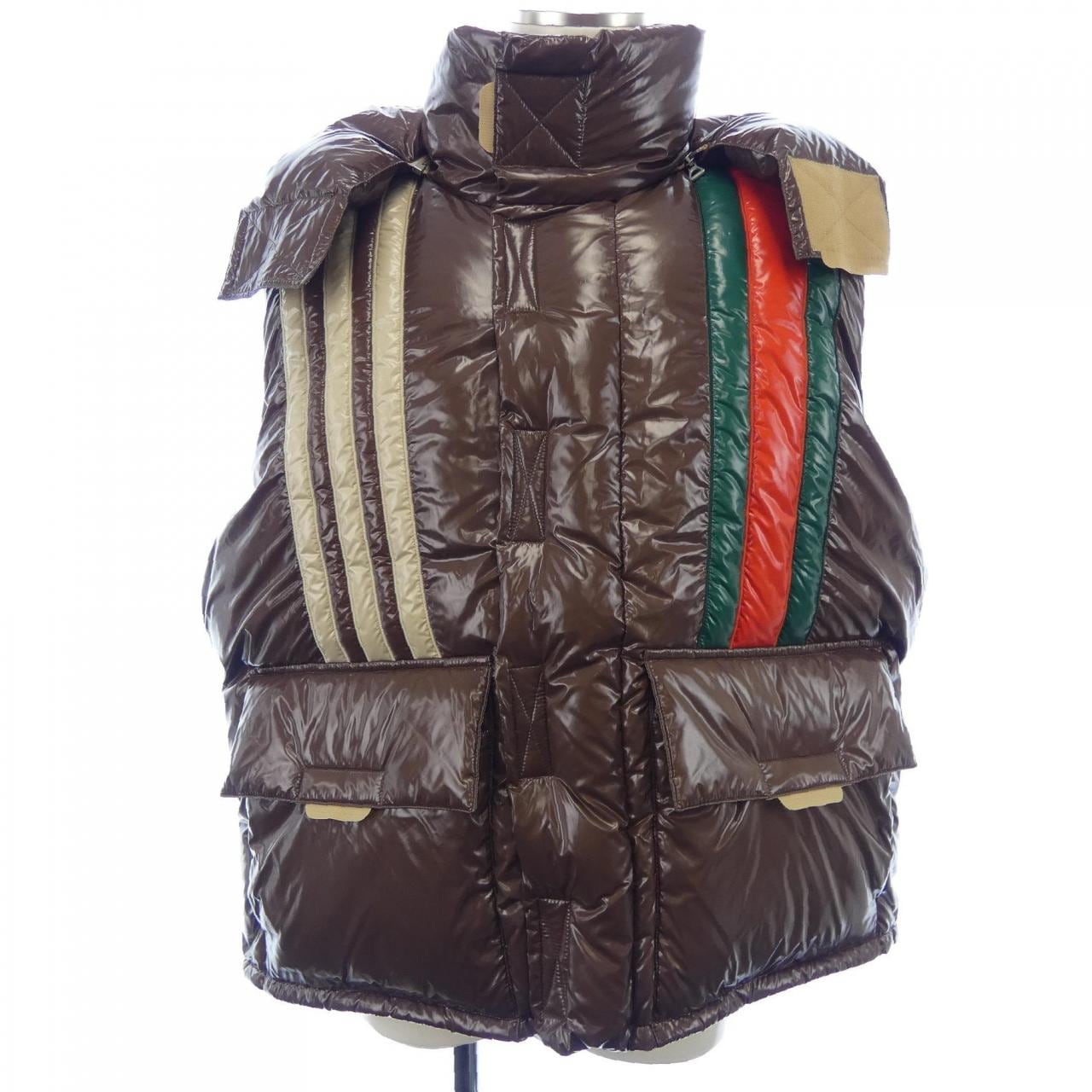 グッチ GUCCI ADIDAS 713715 ZAHET ダウンベスト