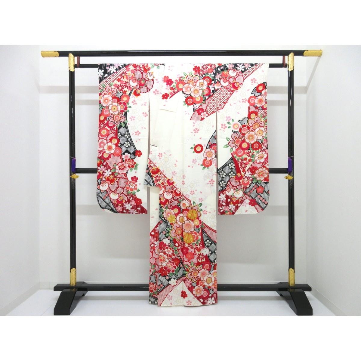 振袖　友禅金彩加工　刺繍入り
