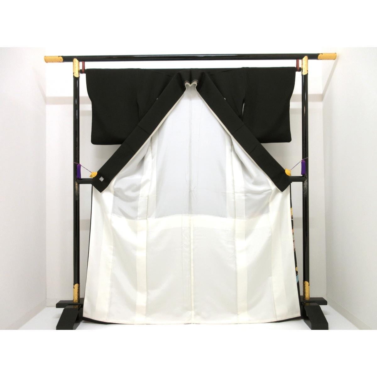 留袖　丸に剣片喰【大彦】