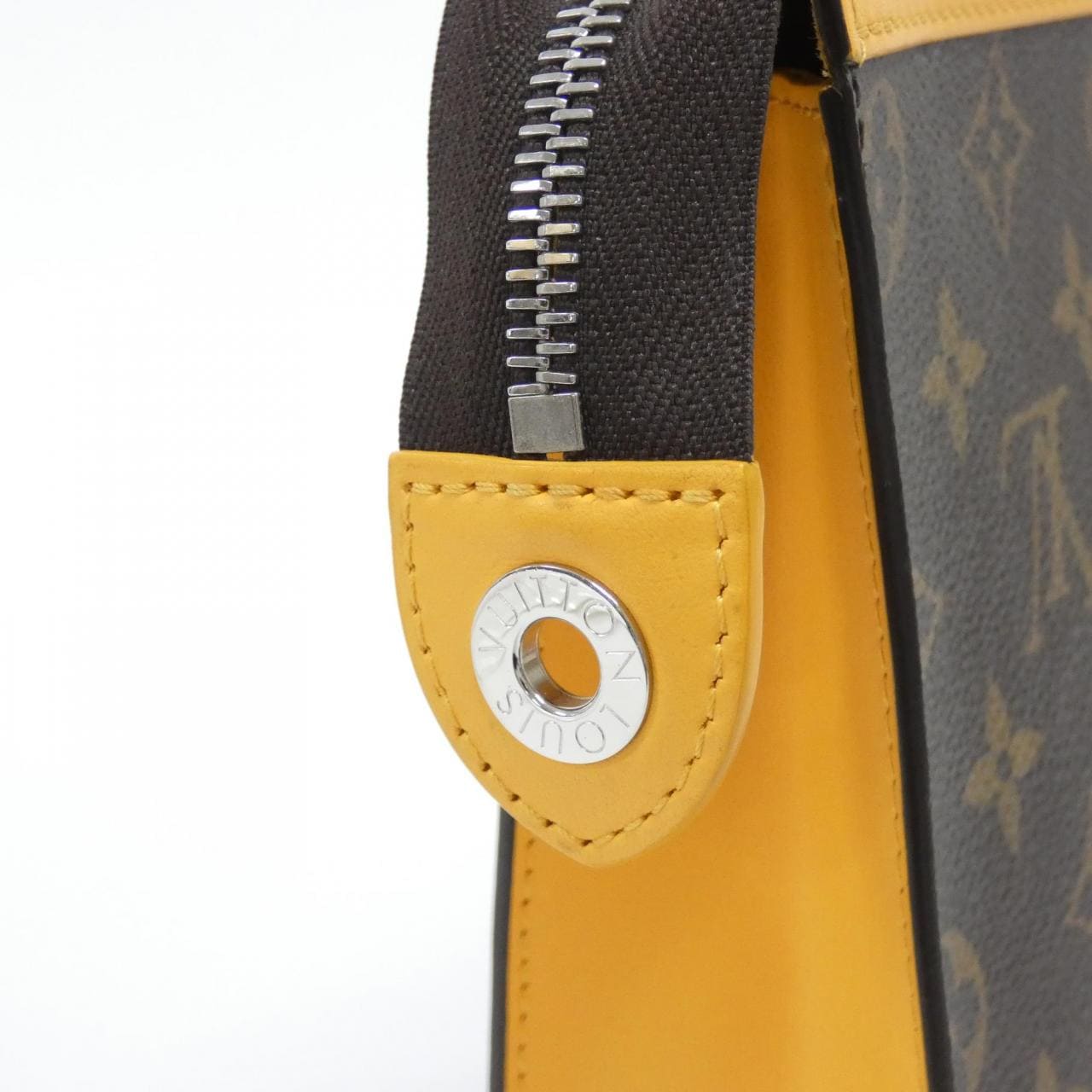 ルイヴィトン モノグラム マカサー ポシェット ヴォワヤージュ MM M12820 セカンドバッグ