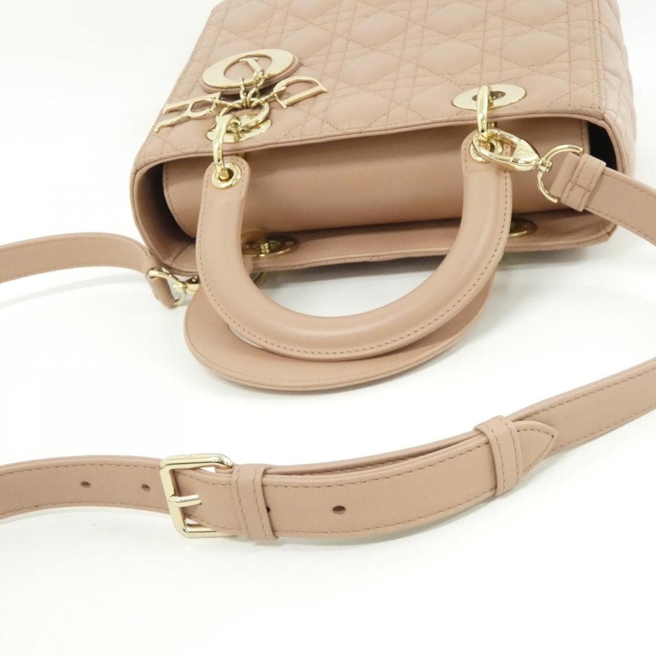 クリスチャンディオール レディ ディオール ミディアム M0565ONGE バッグ