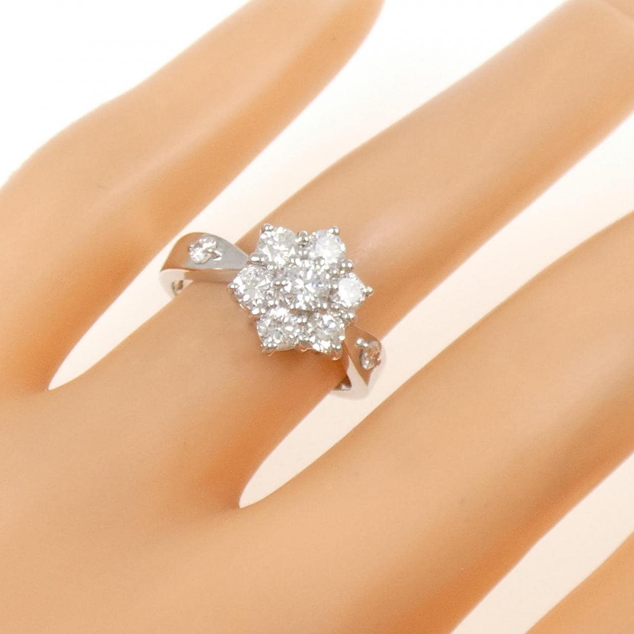 PT850 フラワー  ダイヤモンド リング 1.02CT