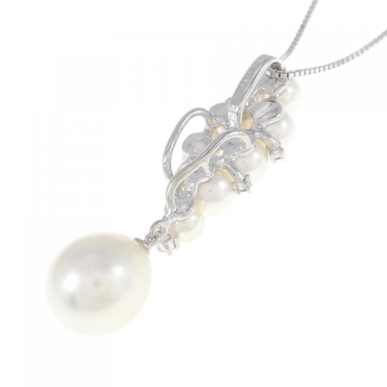 K18WG pearl necklace