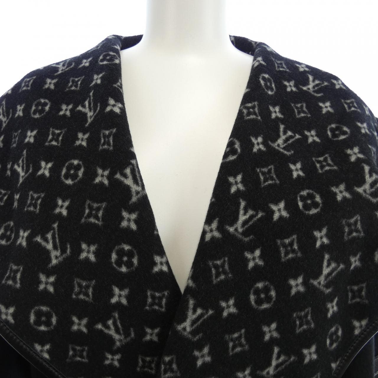 LOUIS VUITTON Vuitton Hooded Wrap Coat FGCO40QWE