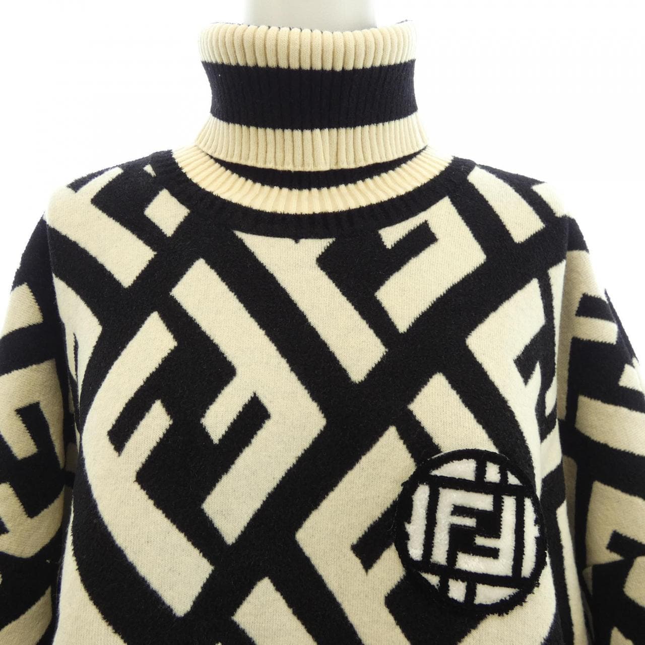 フェンディ FENDI FFモチーフ FZY639 A3PU ニット